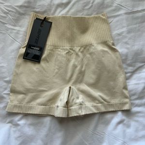 Bo+tee workout shorts